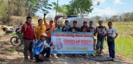 Komunitas Trail DAKUR & Friend Salurkan Bantuan Air Bersih 