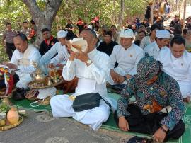 Ritual Memayu Hayuning Bawana di situs Candi Manikmaya Gunung Jambu