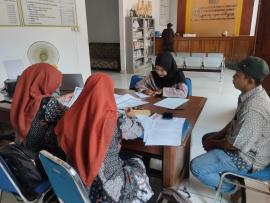 Hari Pertama Pendaftaran Terdapat 1 Warga Yang Mengambil Berkas Formulir Pendaftaran